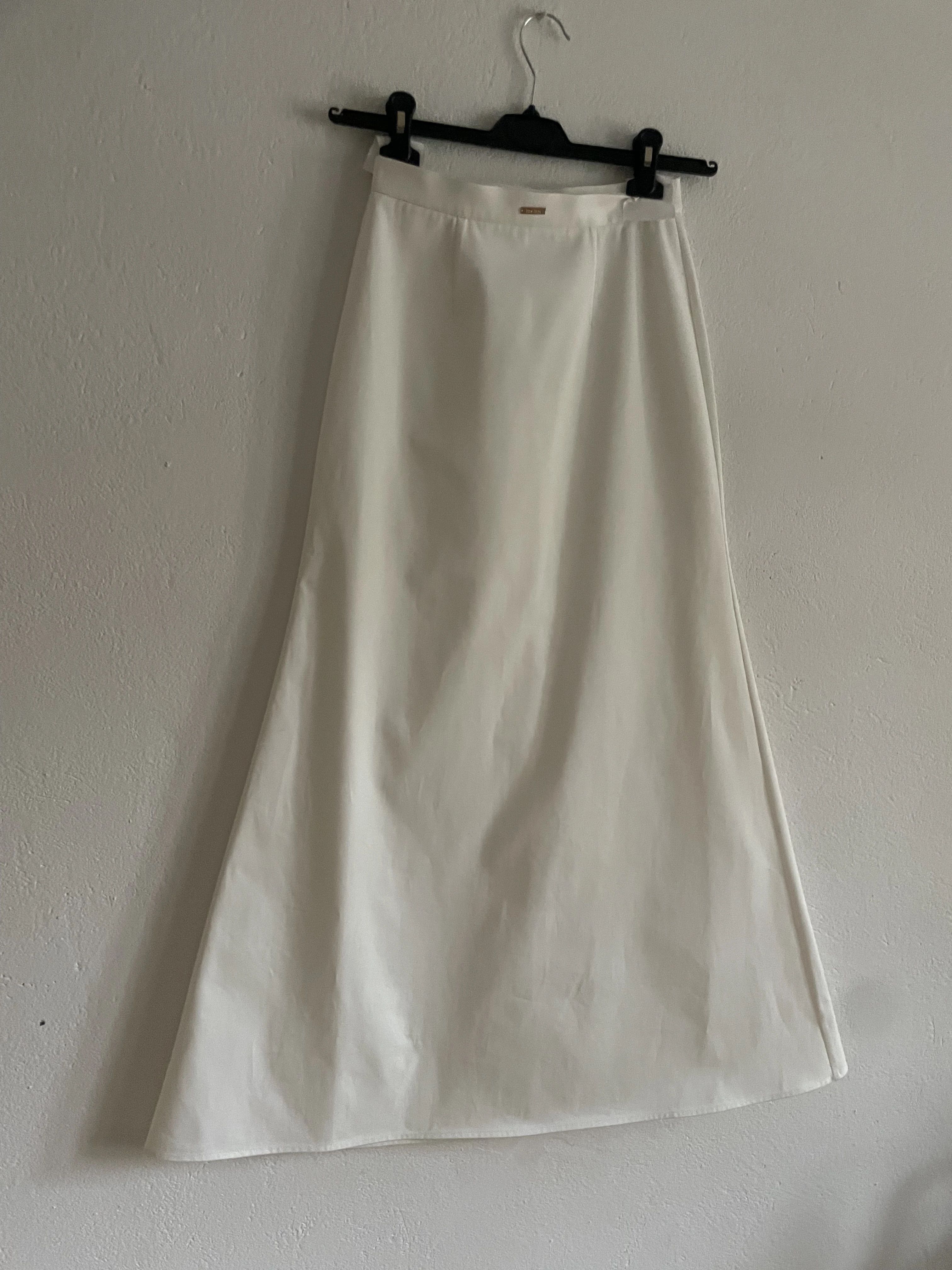 Trapeze skirt product photo — input